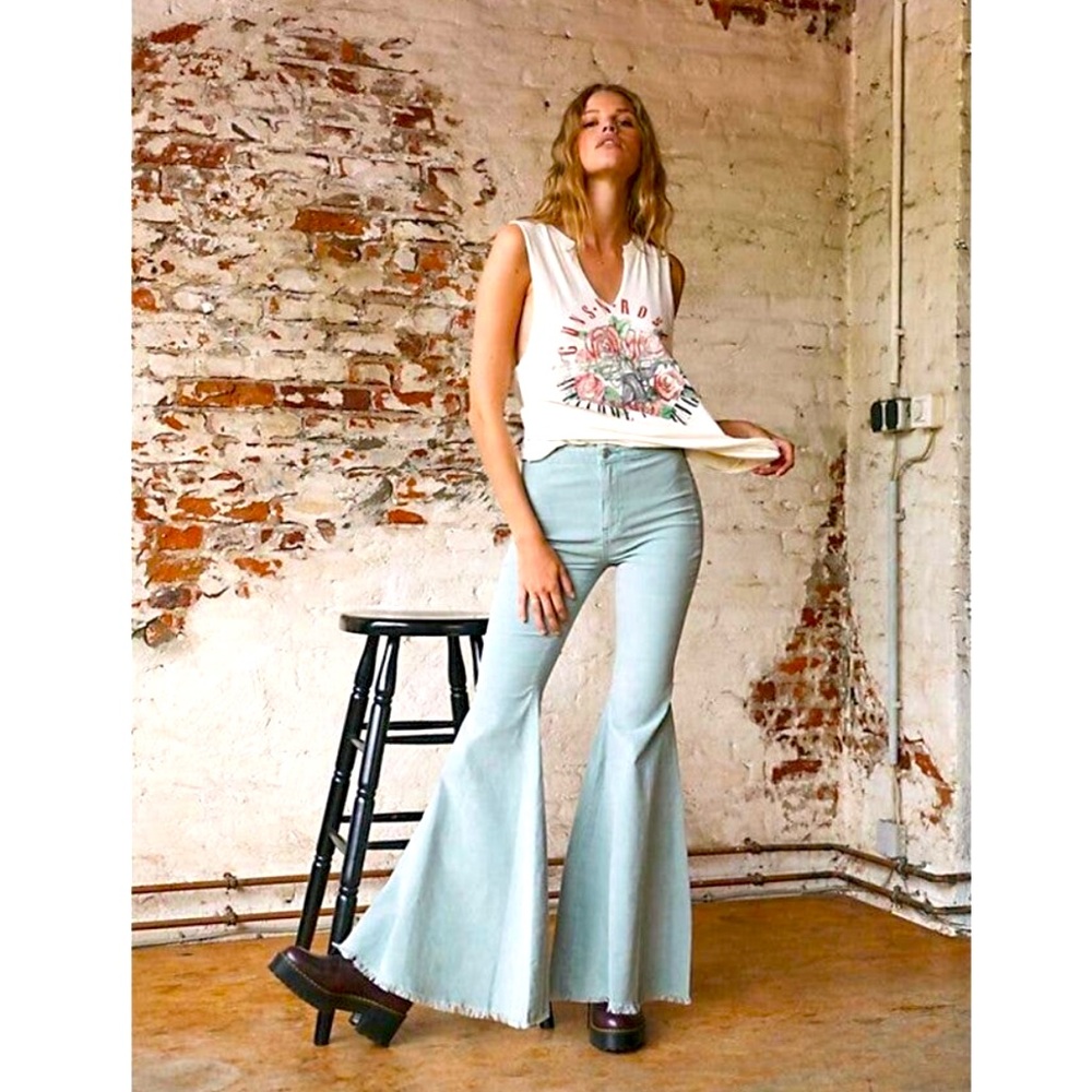 NWT FREE PEOPLE Just Float On Flare Jeans Sz 31 SkyBlue color